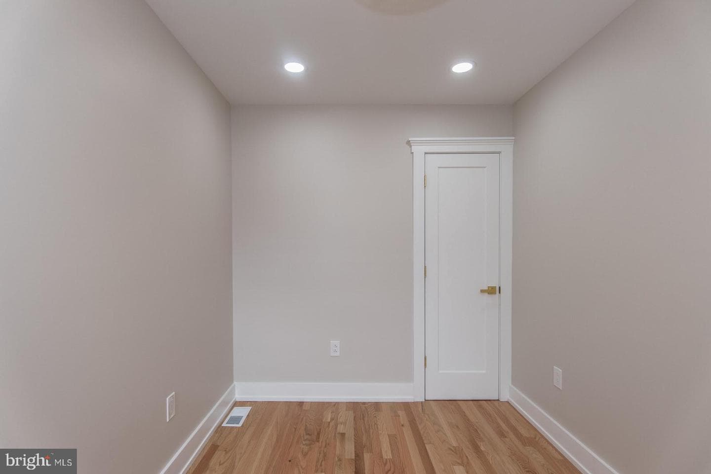 3143 Livingston Street photo 44