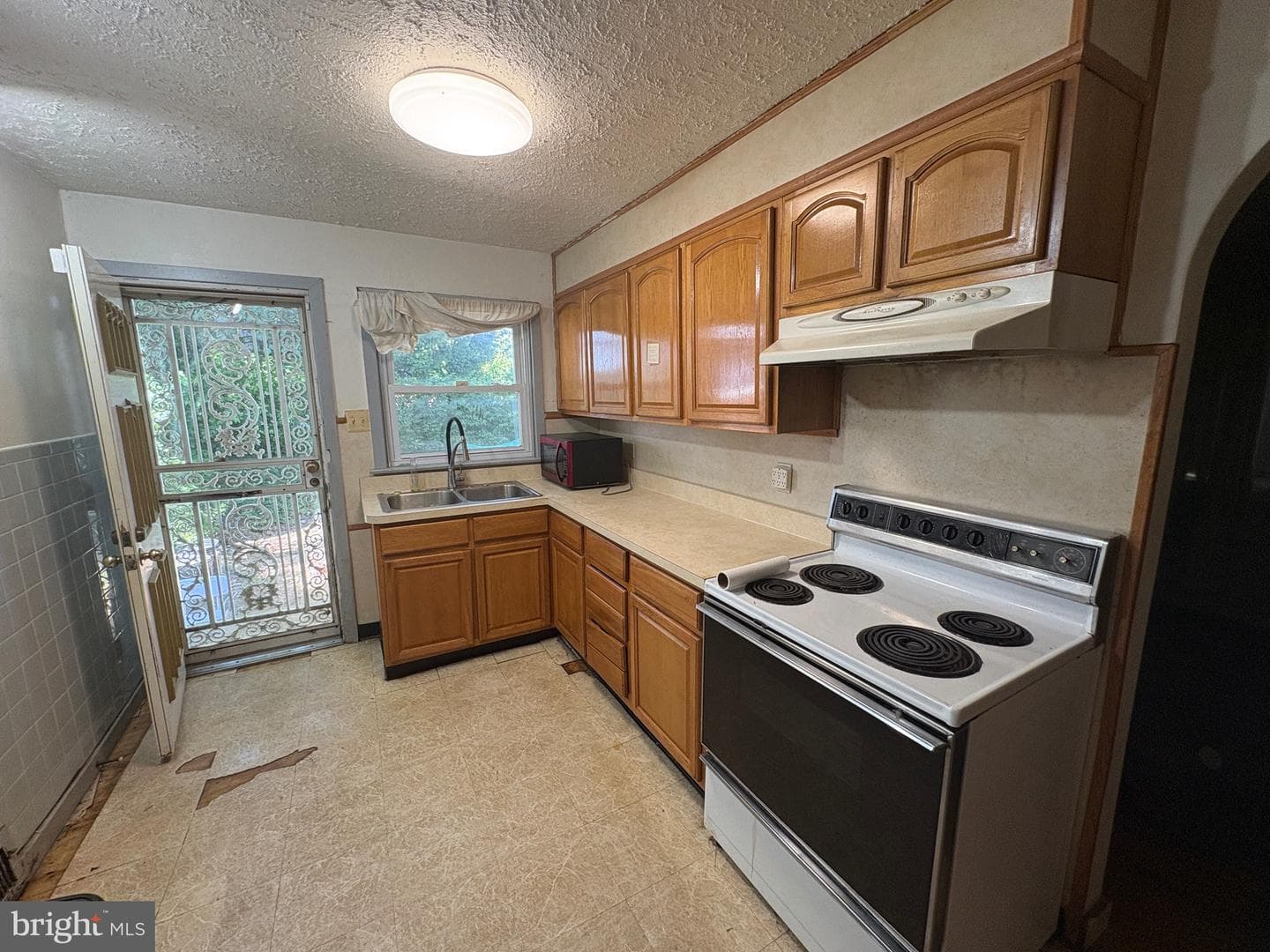 1021 E Vernon Road photo 4