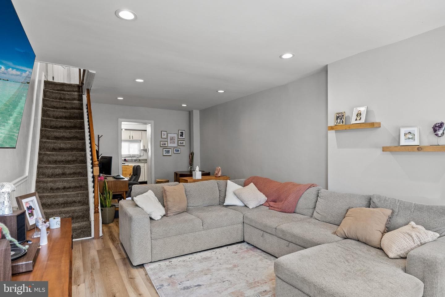 233 Tree Street photo 10