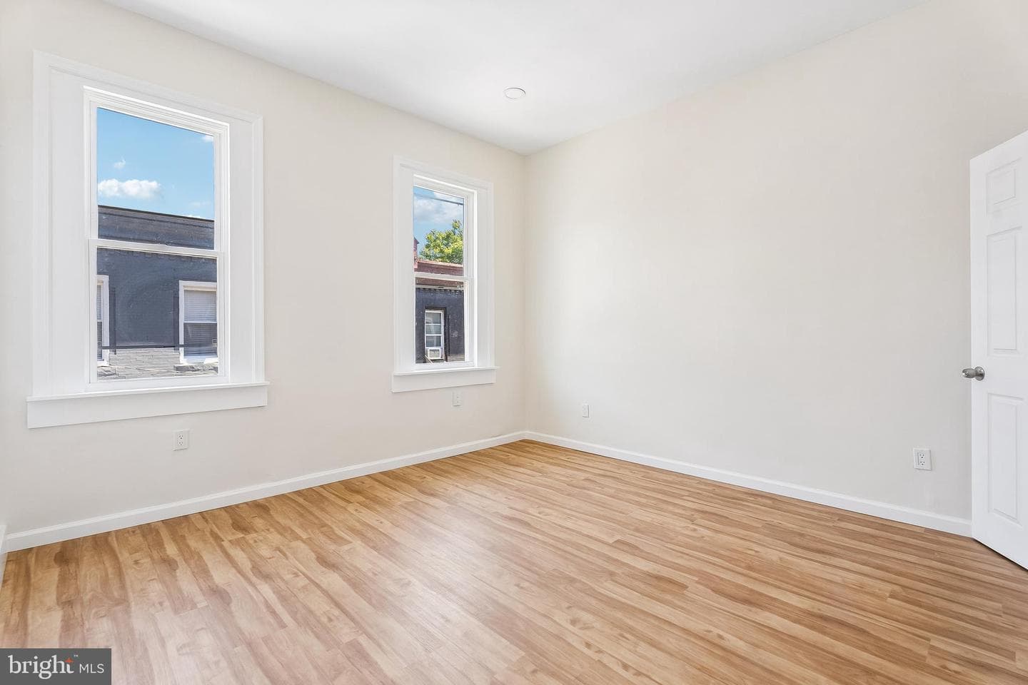 1716 N Hollywood Street photo 4