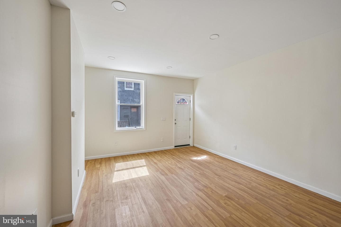 1716 N Hollywood Street photo 40