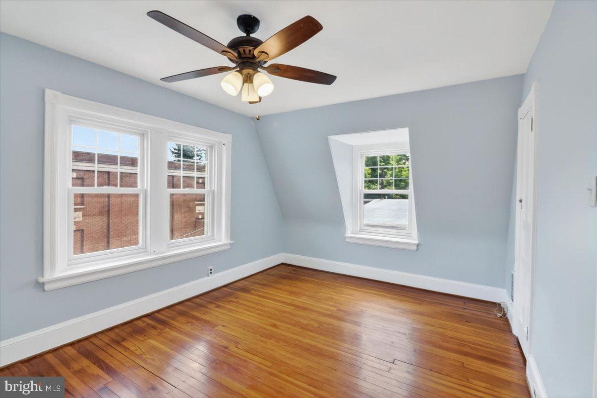 18 W Gravers Lane photo 23