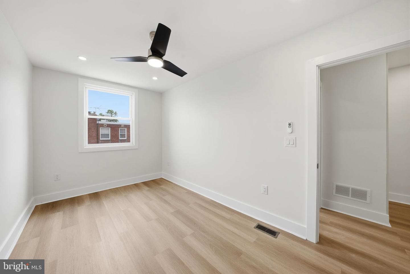 3042 Fairfield Street photo 22