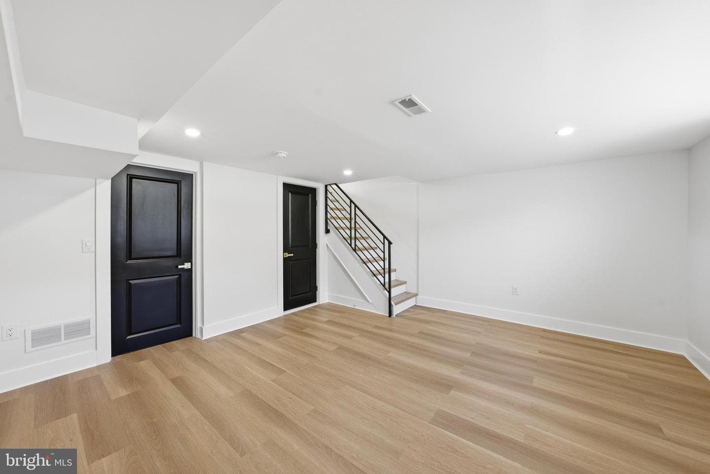 3042 Fairfield Street photo 28