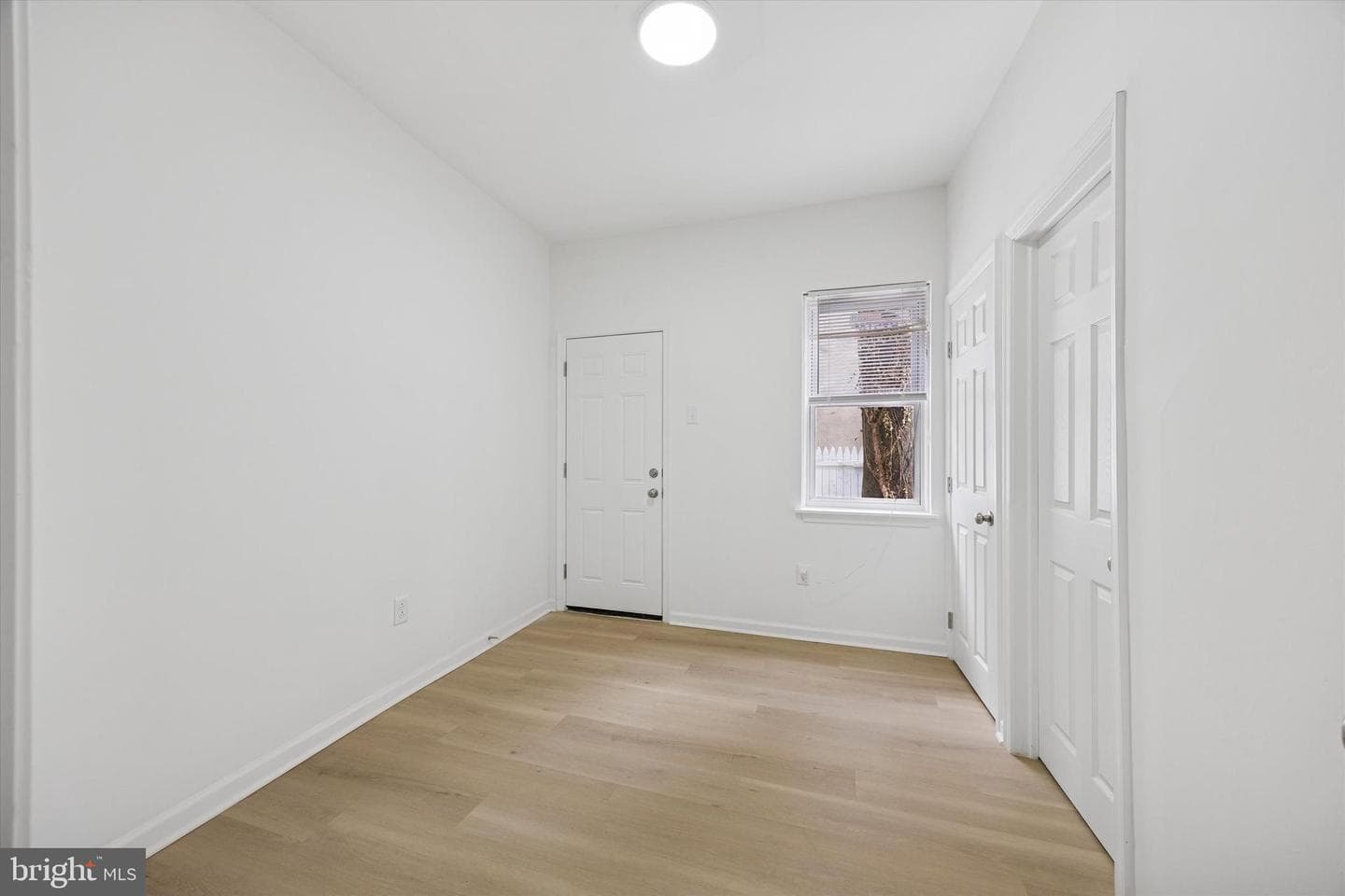 176 W Hansberry Street photo 11