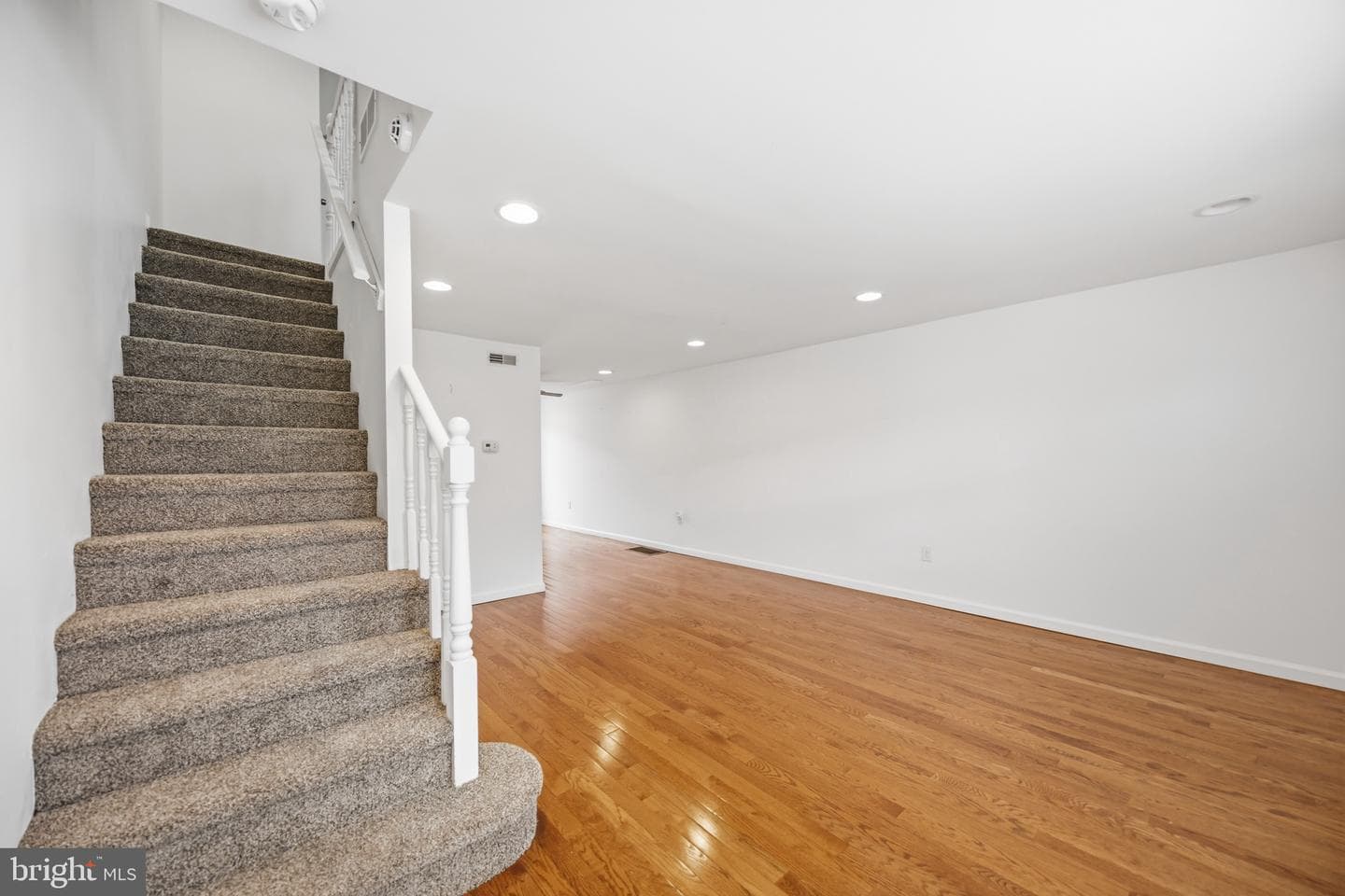 7637 Gilbert Street photo 10