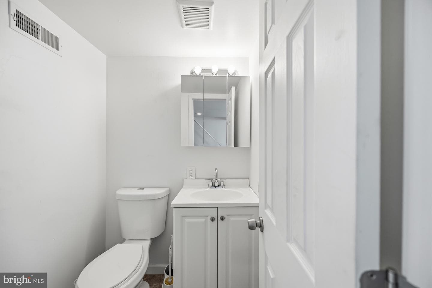 7637 Gilbert Street photo 24