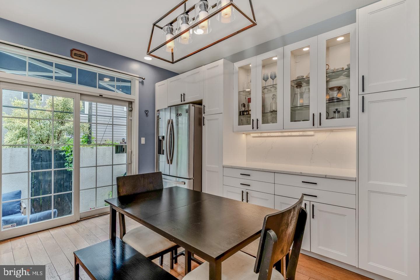 2404 Catharine Street photo 13
