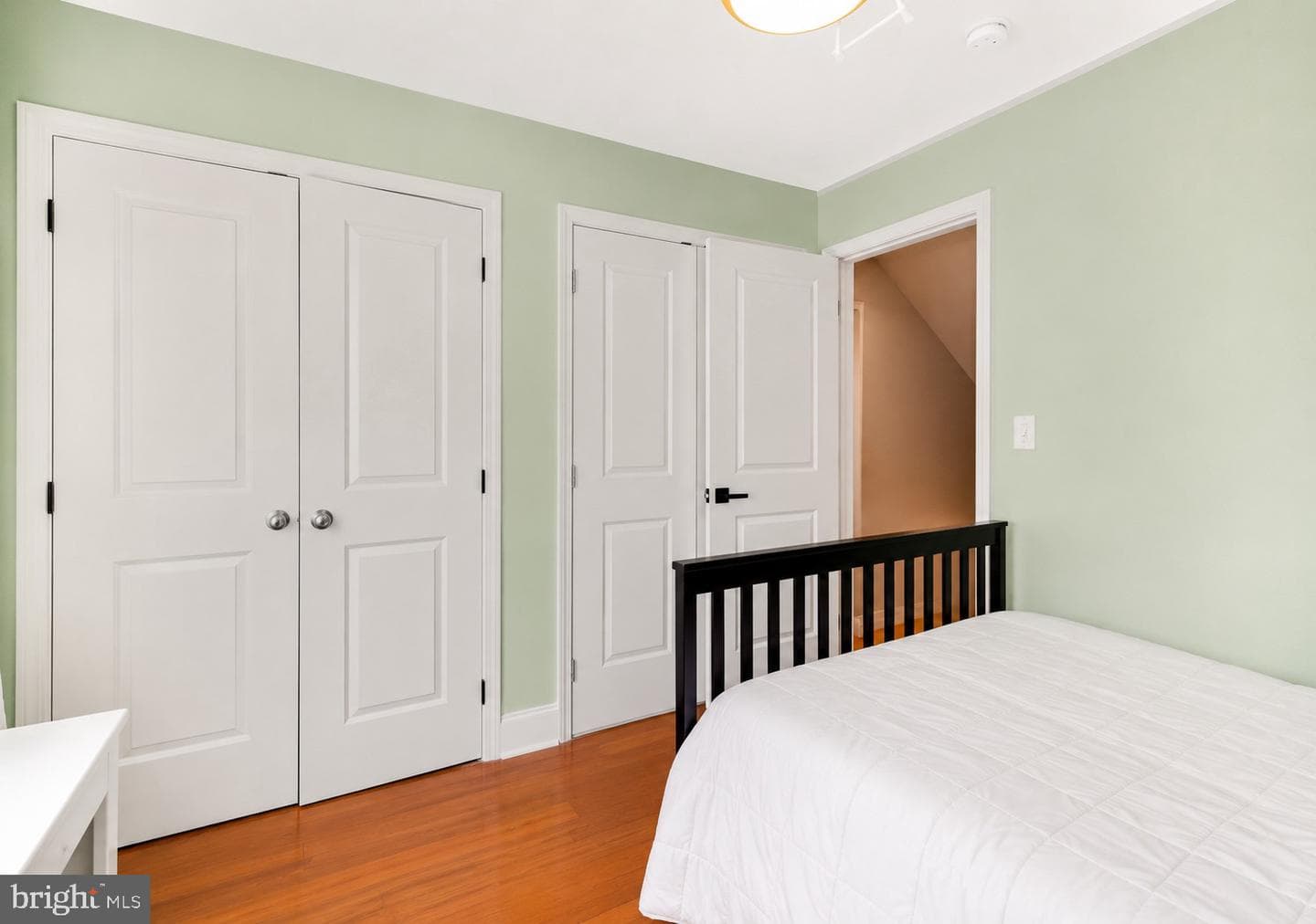 2404 Catharine Street photo 19