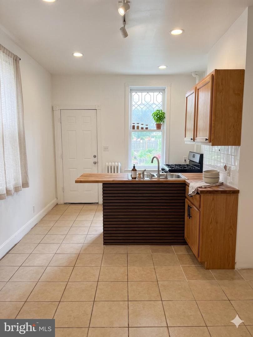 1515 Dyre Street photo 10