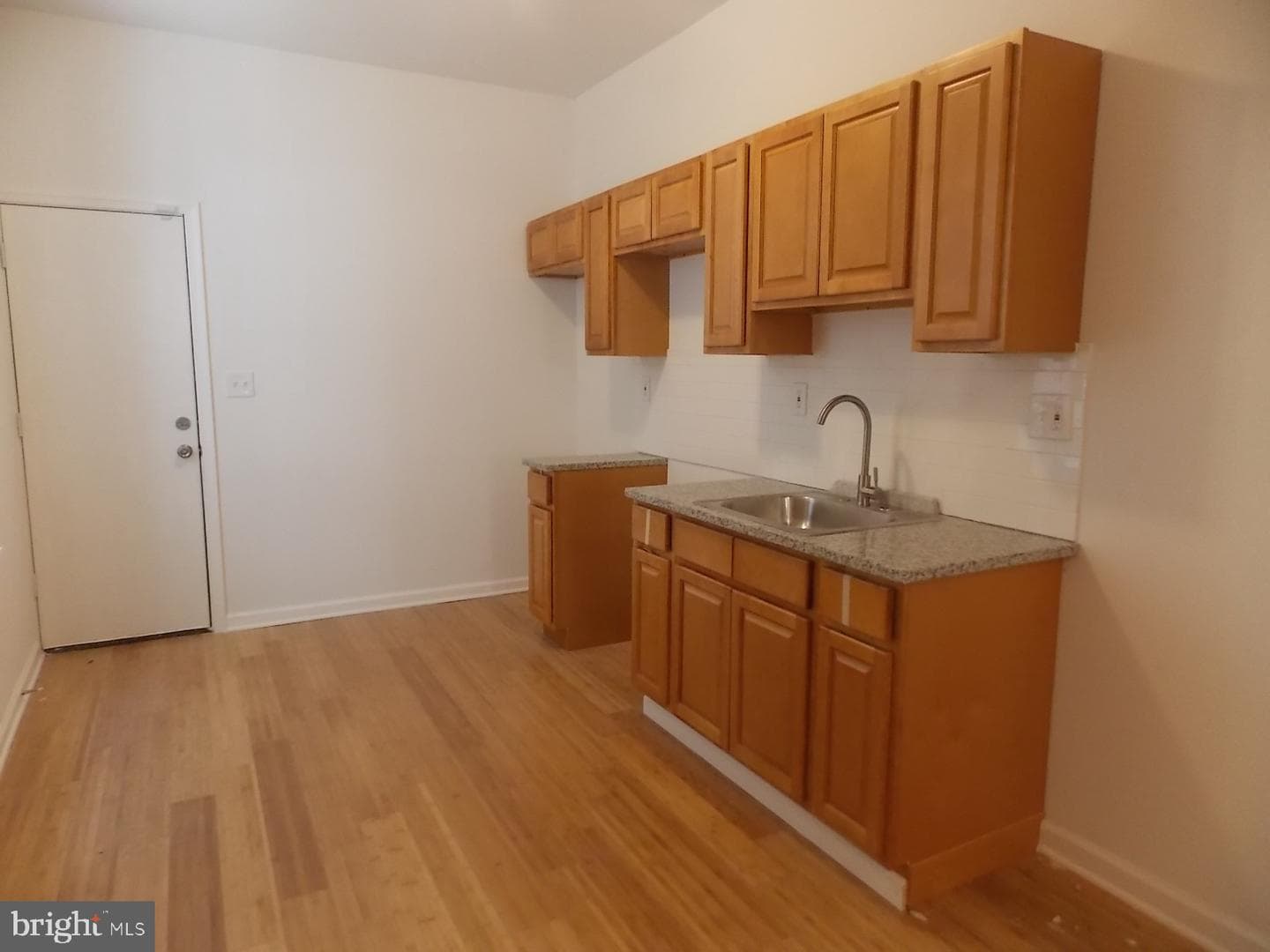 1718 W Huntingdon Street photo 4