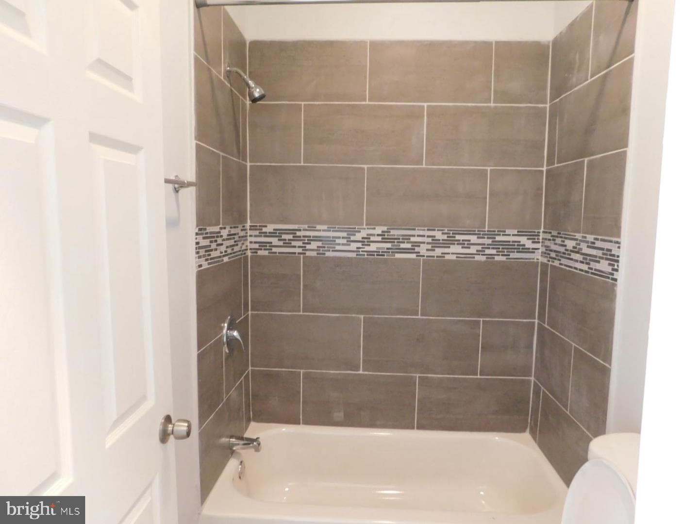 2249 N Woodstock Street photo 9
