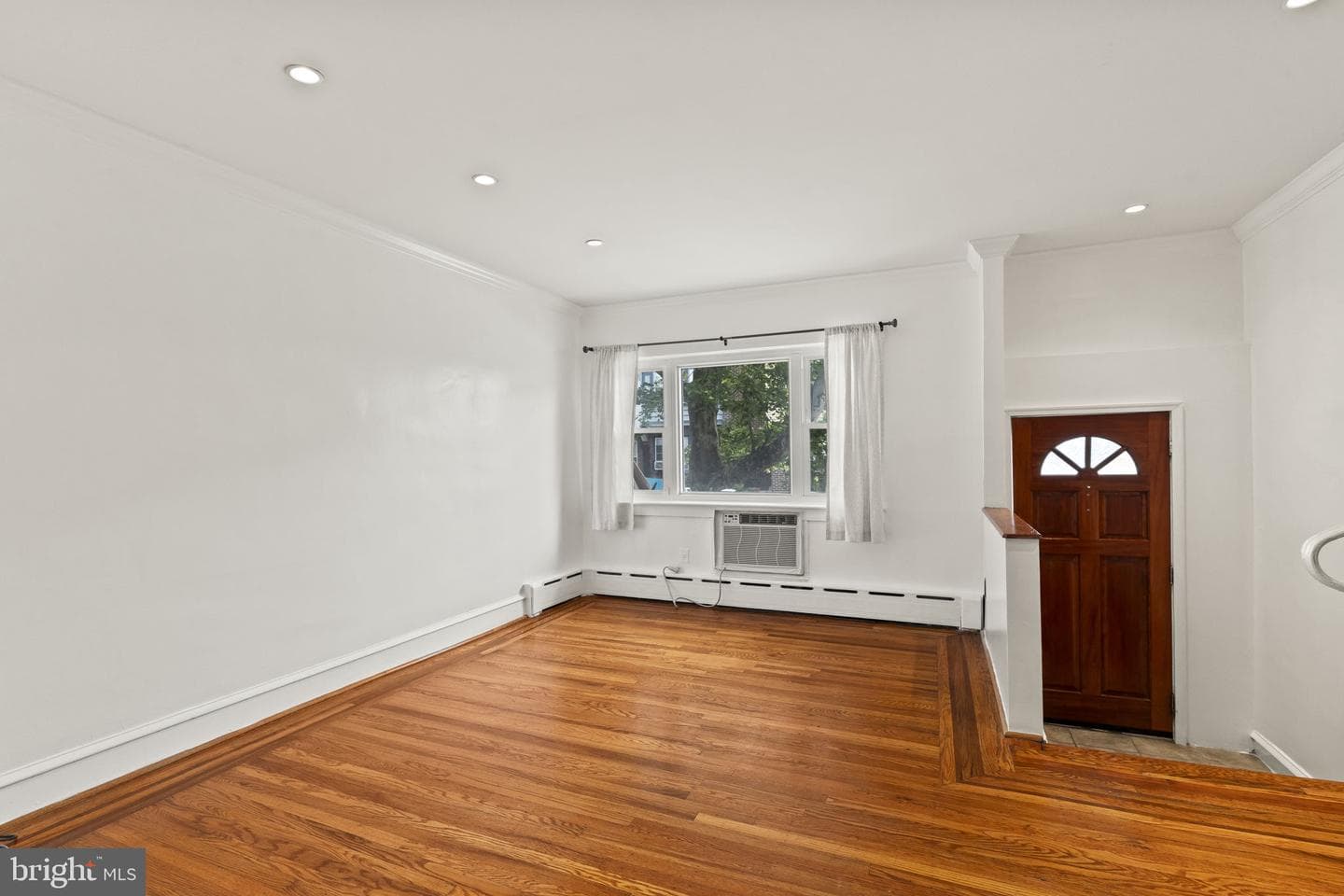 923 Anchor St photo 8