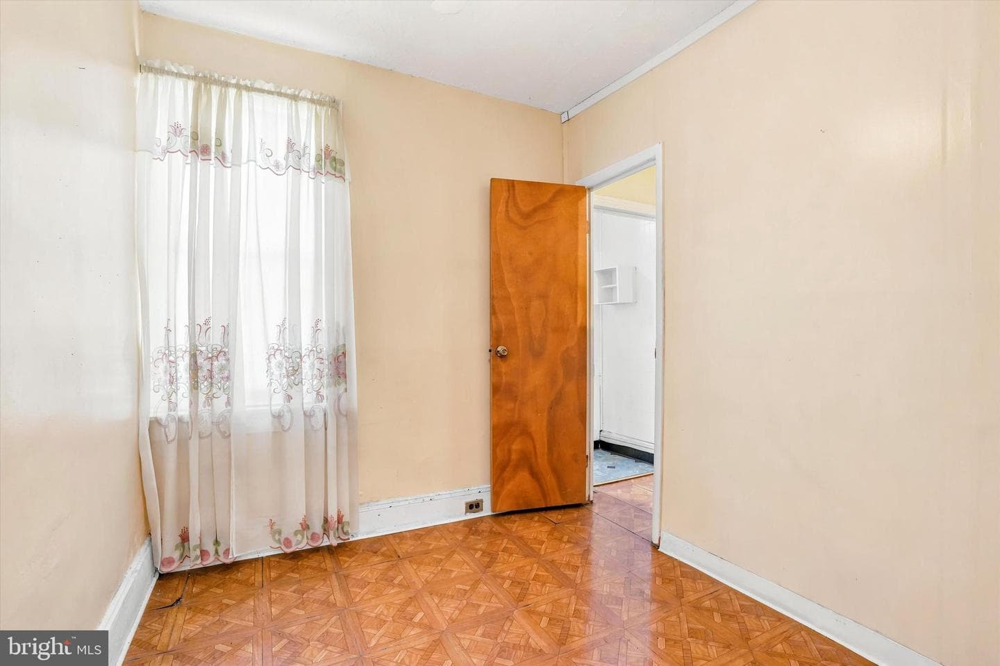 1127 E Montgomery Avenue photo 11