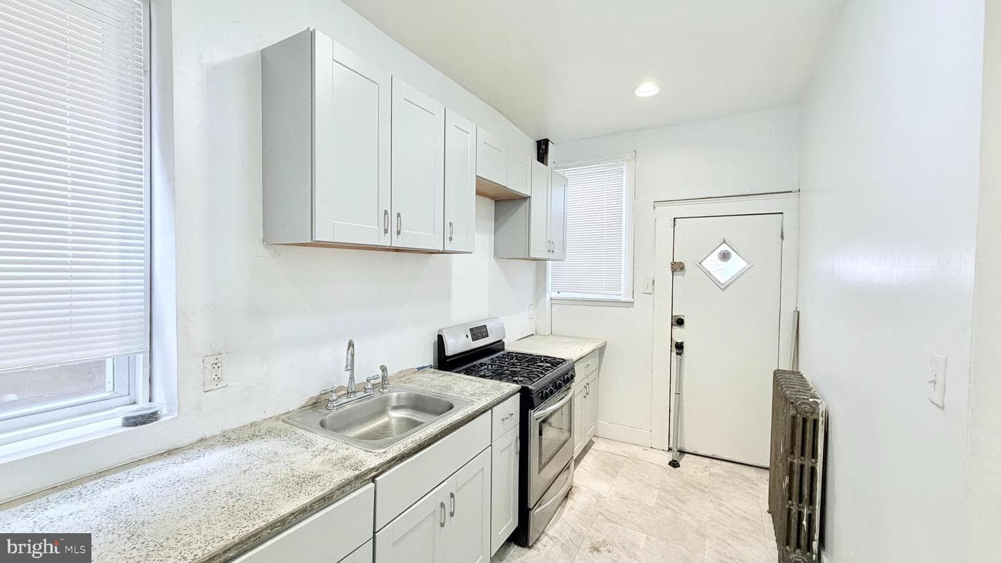 2239 W Somerset Street photo 13