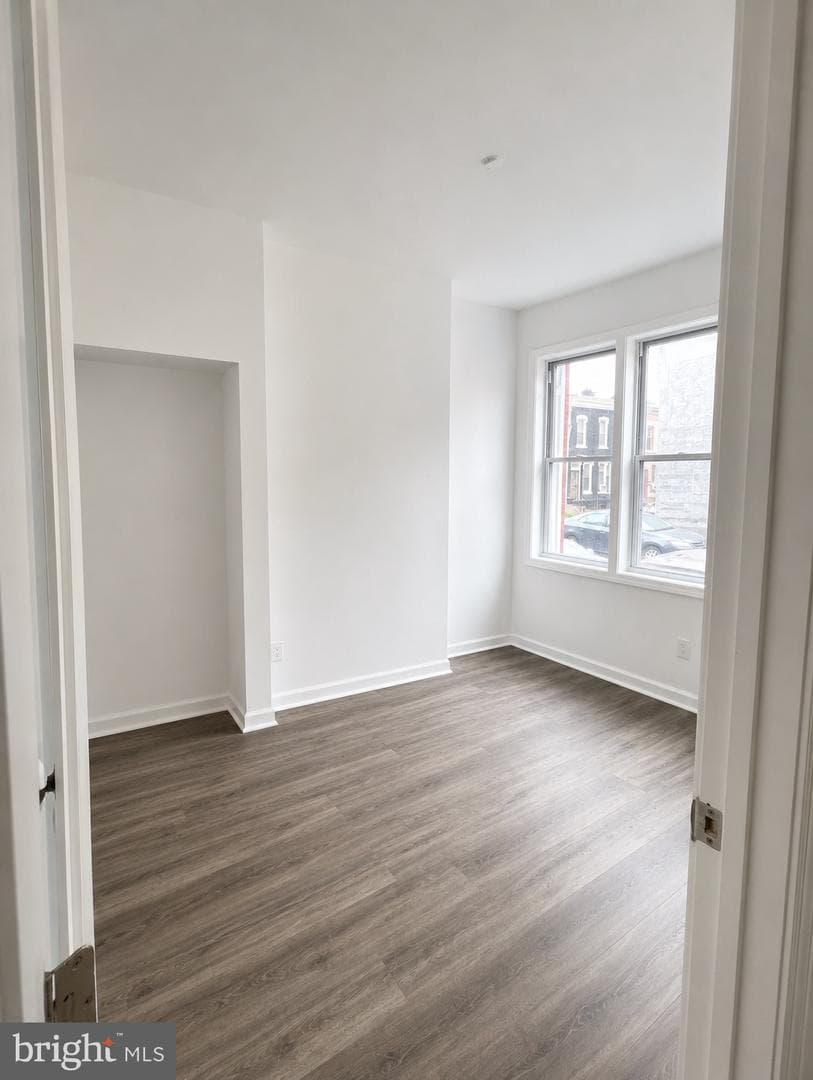 2433 N Carlisle Street photo 4