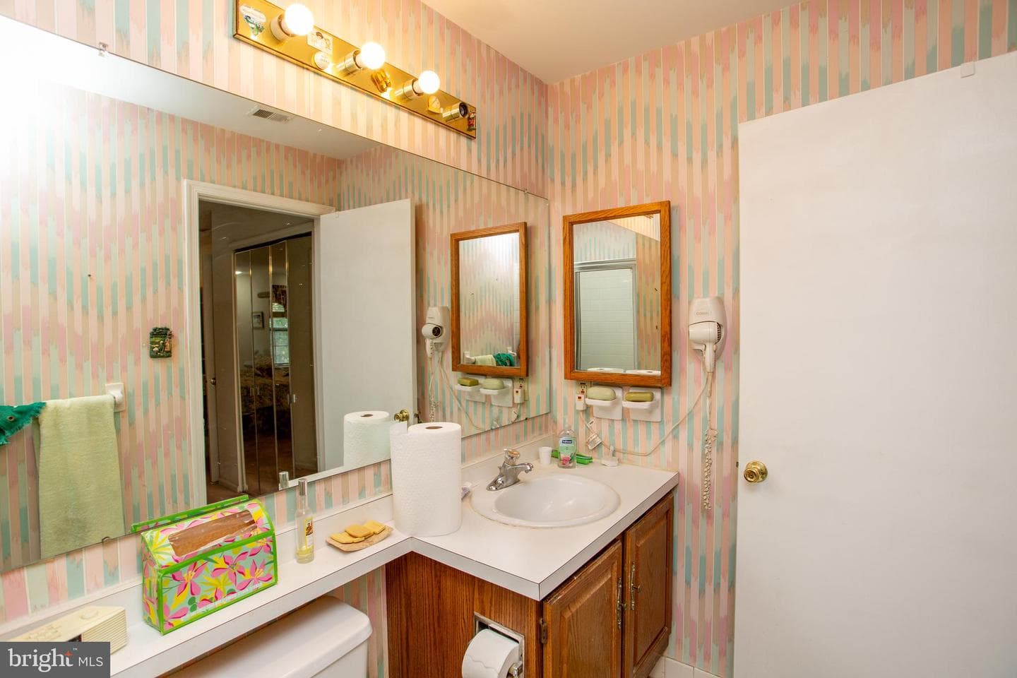 73305 Delaire Landing Road #305 photo 21
