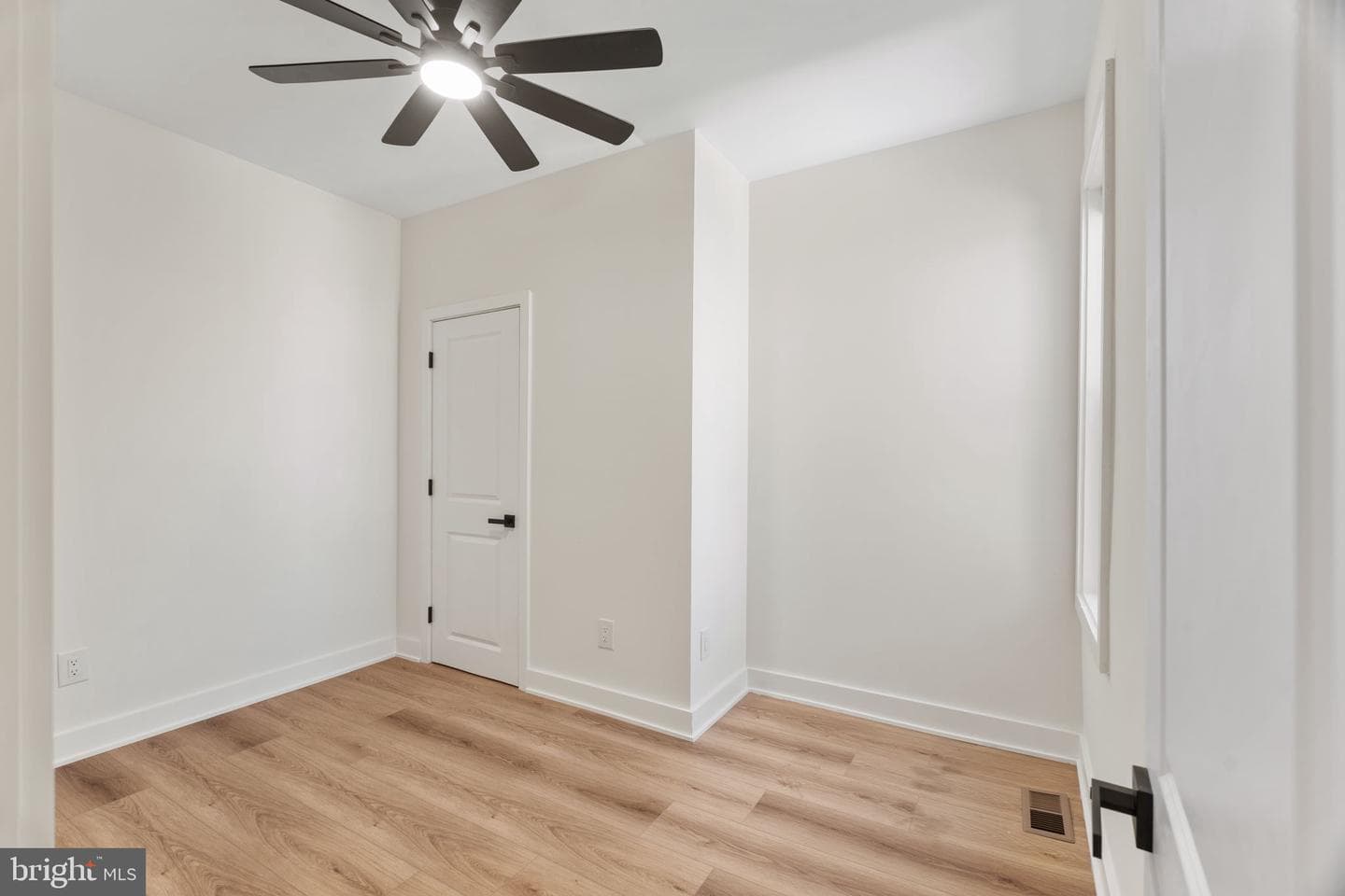 403 Daly Street photo 24