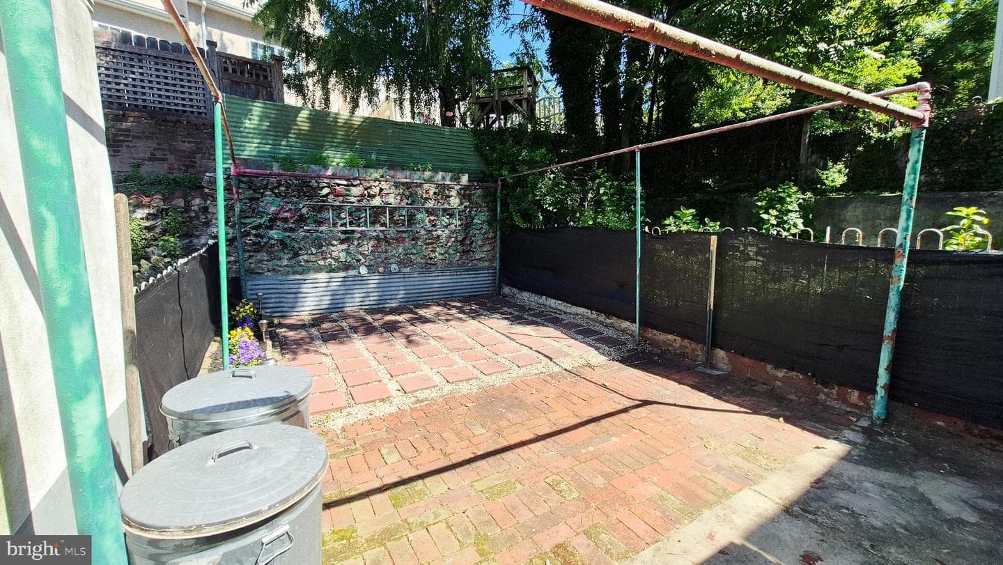 108 Seville Street photo 17