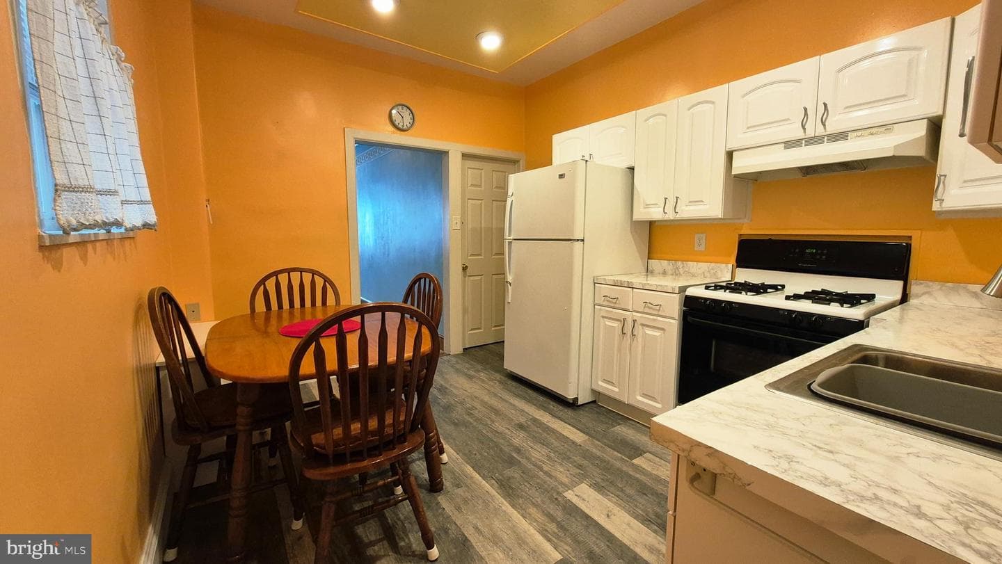 108 Seville Street photo 4