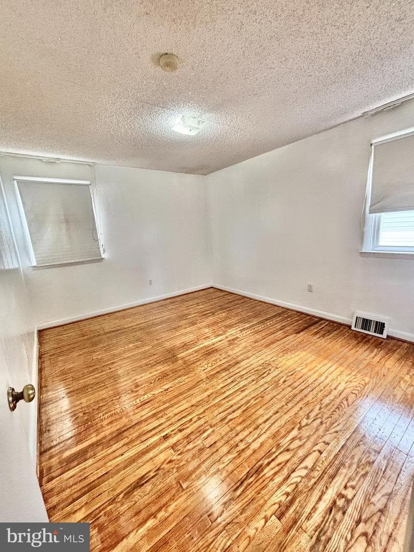 1827 Arnold Street photo 27