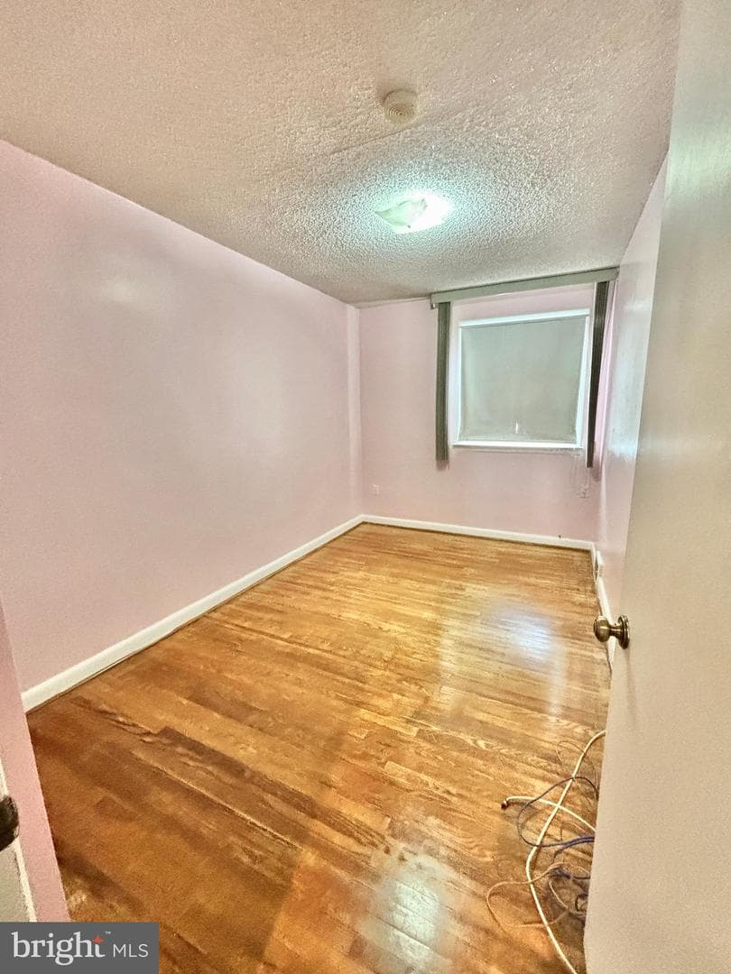 1827 Arnold Street photo 30