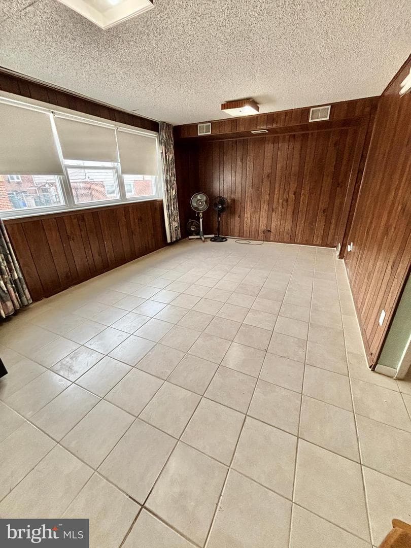 1827 Arnold Street photo 35