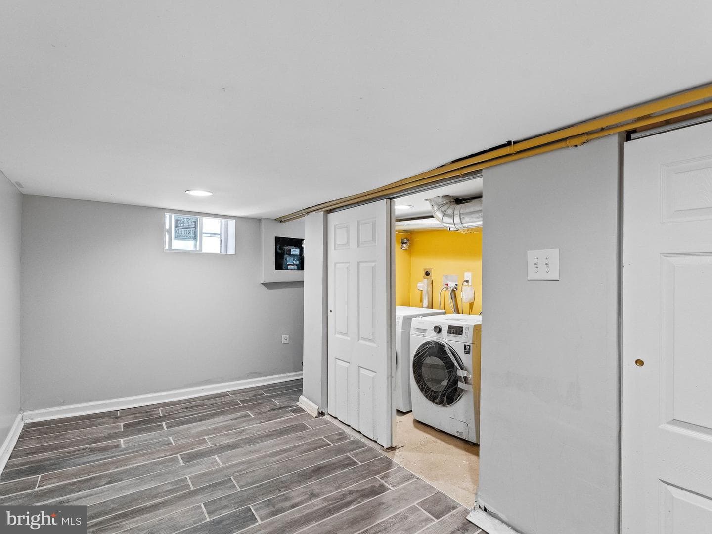 2423 Madison Square photo 12