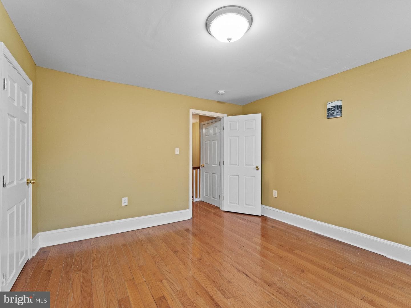 2423 Madison Square photo 8