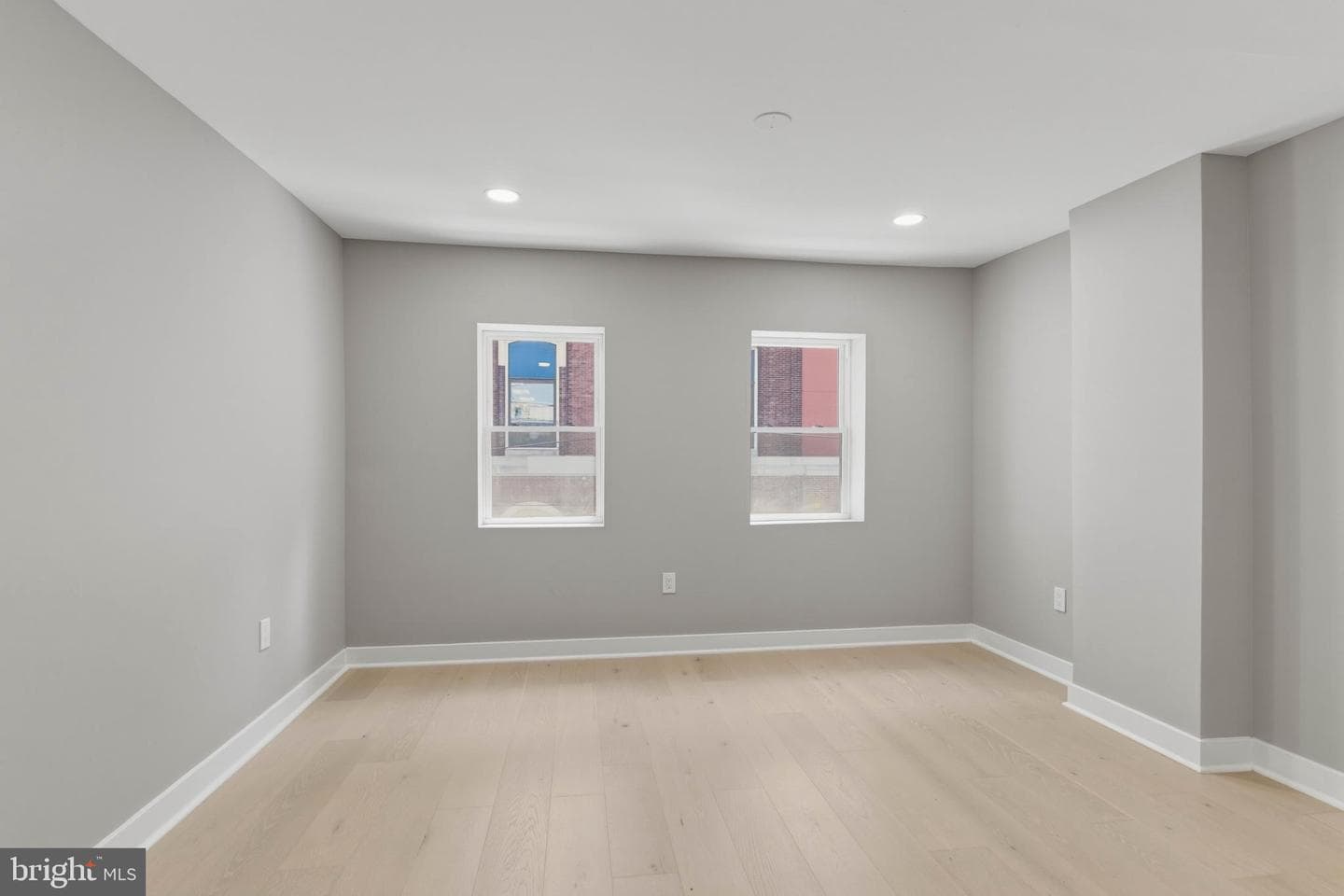 1725 W Thompson Street photo 36