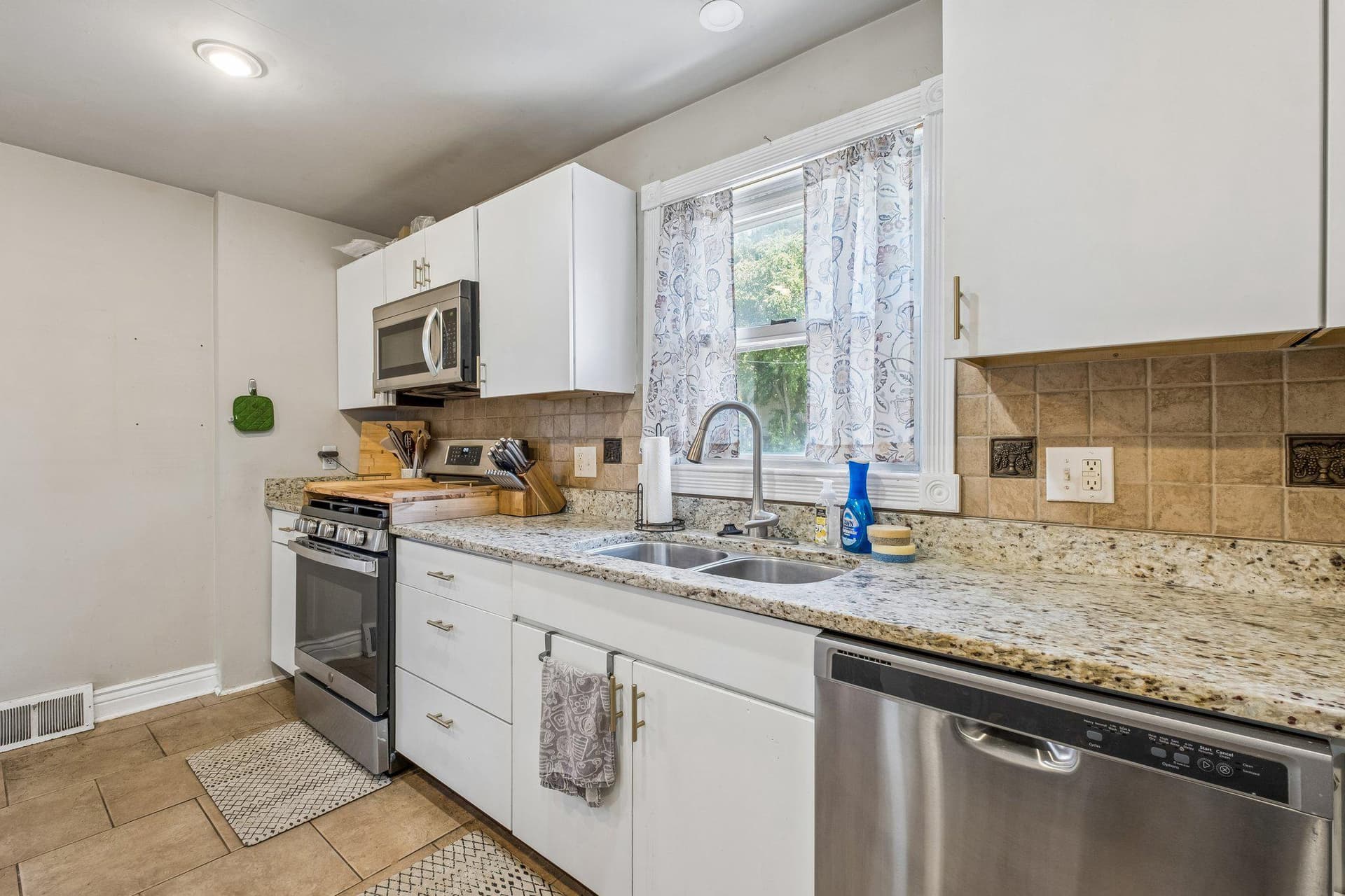 725 Hill Road photo 13
