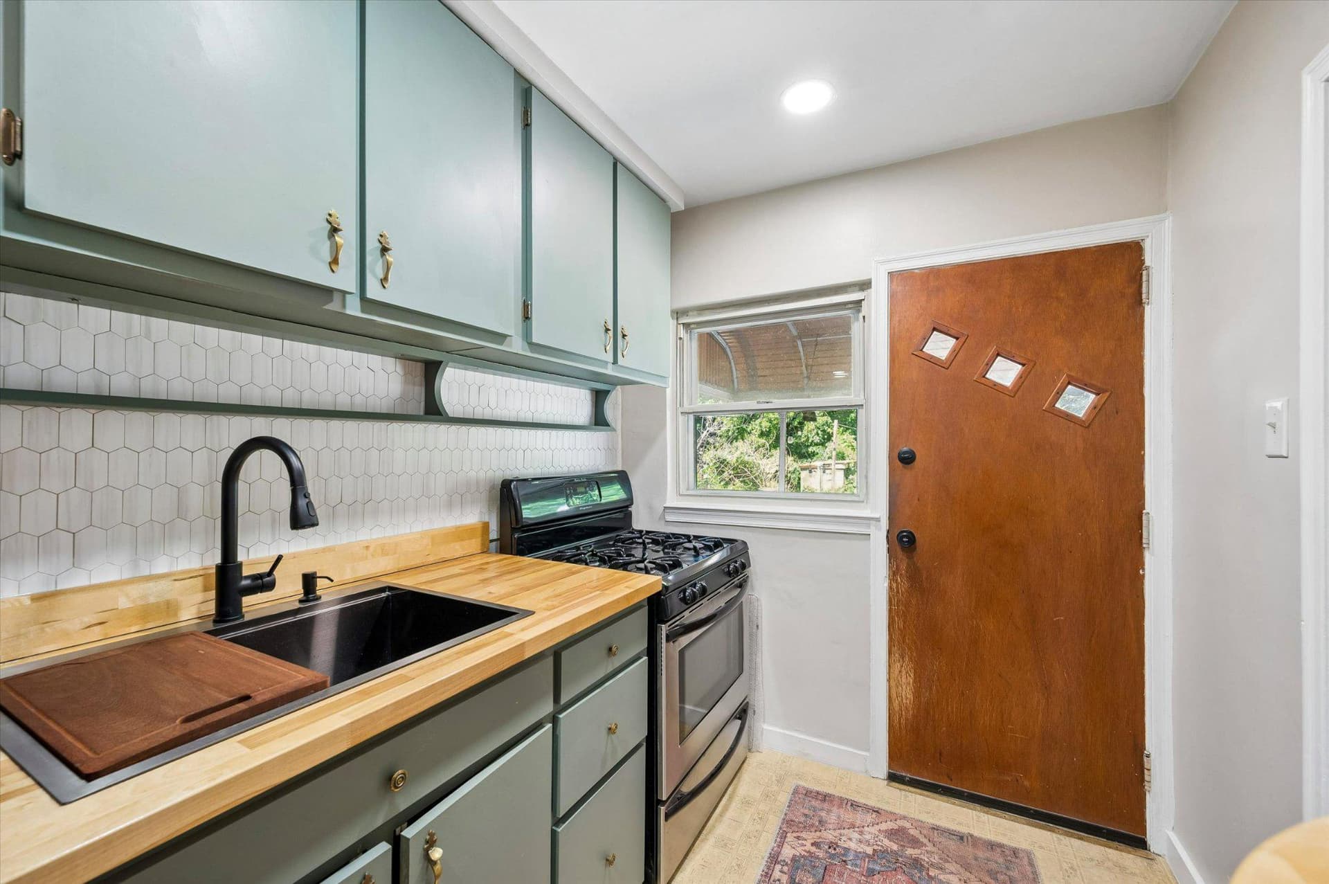 5850 Oakland Street photo 10