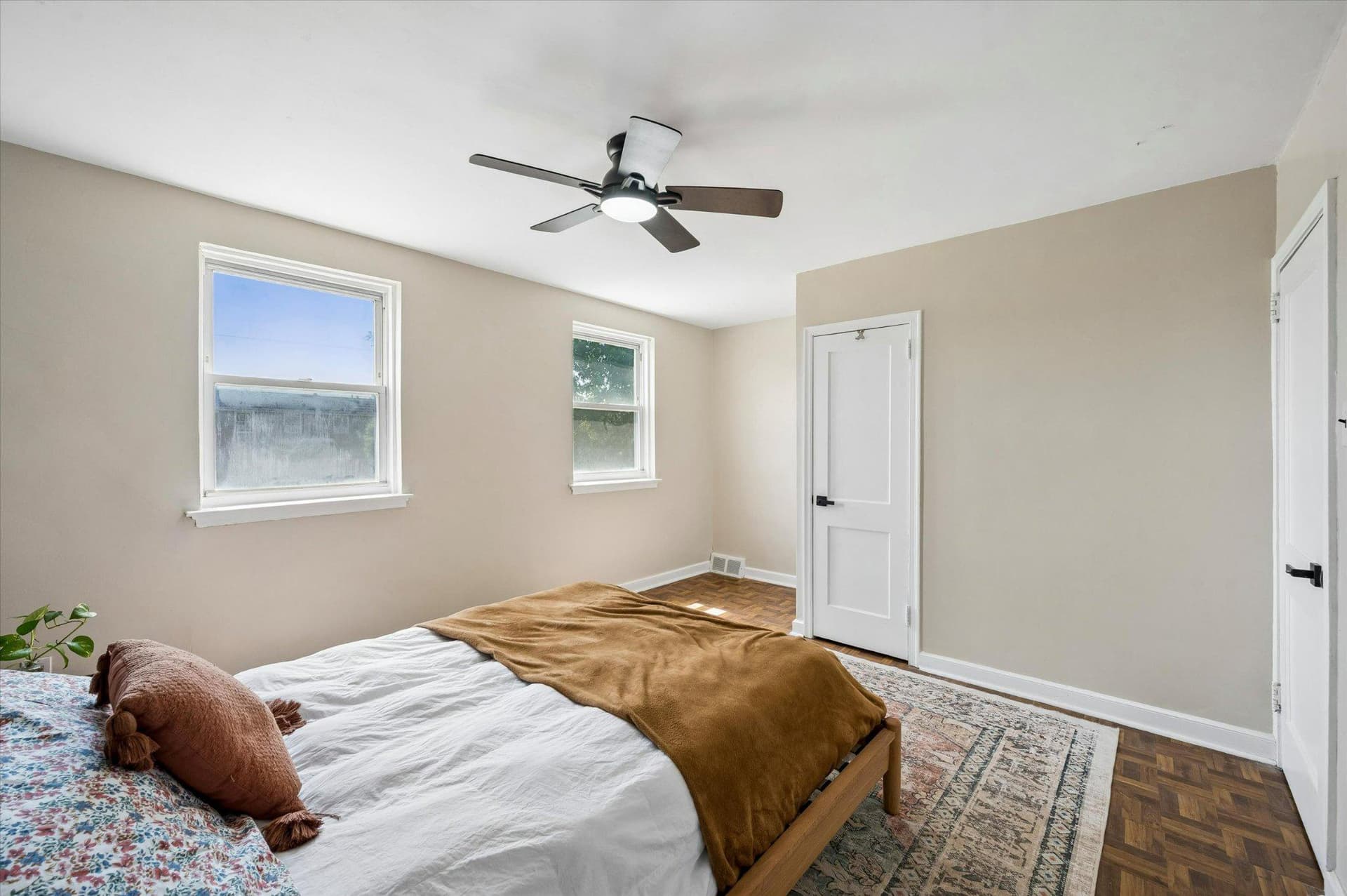 5850 Oakland Street photo 14