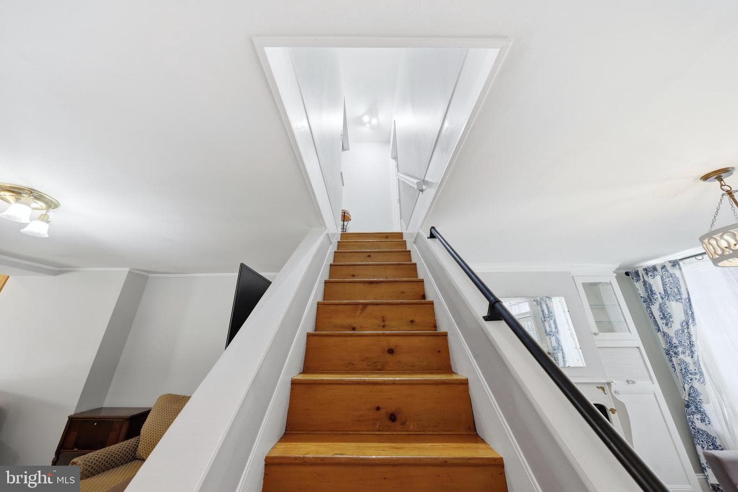 2245 Pemberton Street photo 16