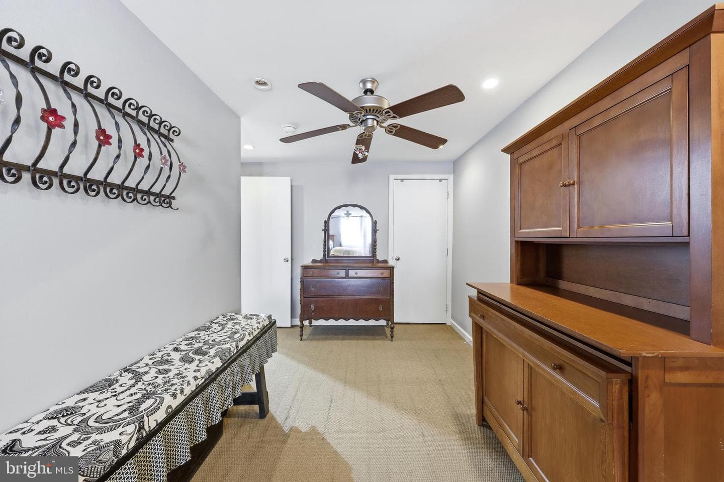 2245 Pemberton Street photo 19