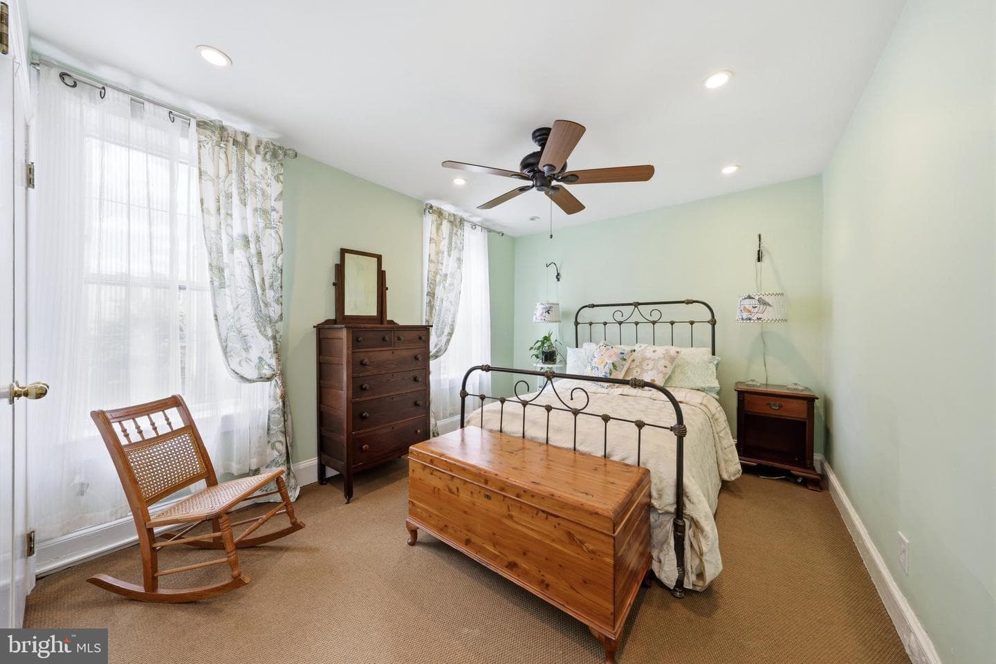 2245 Pemberton Street photo 23