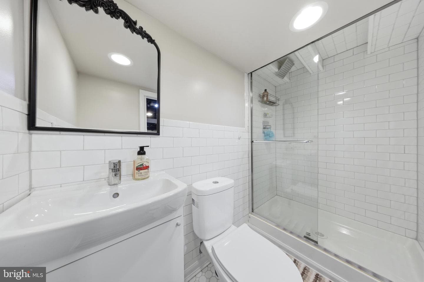 2245 Pemberton Street photo 28