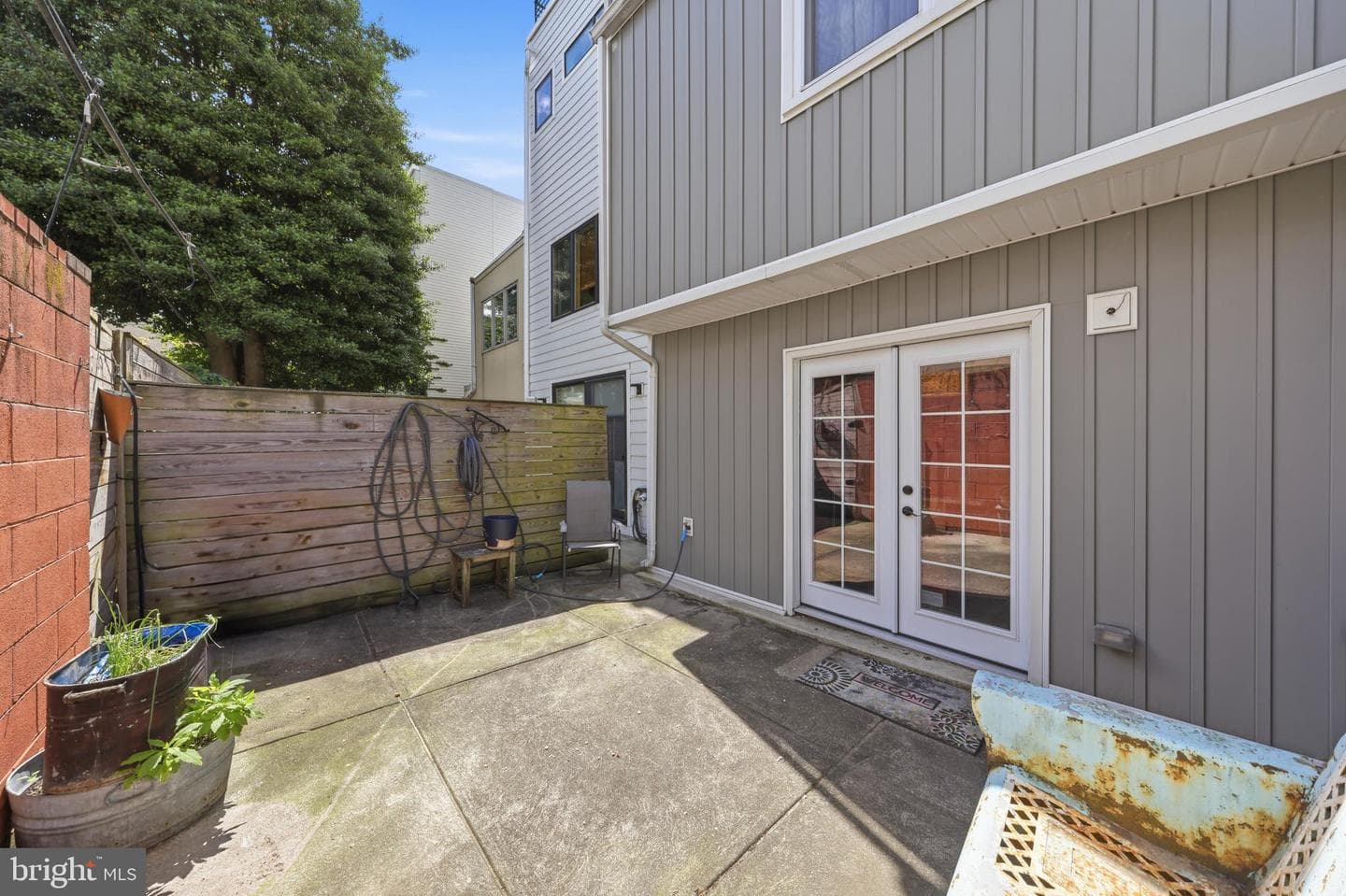 2245 Pemberton Street photo 31