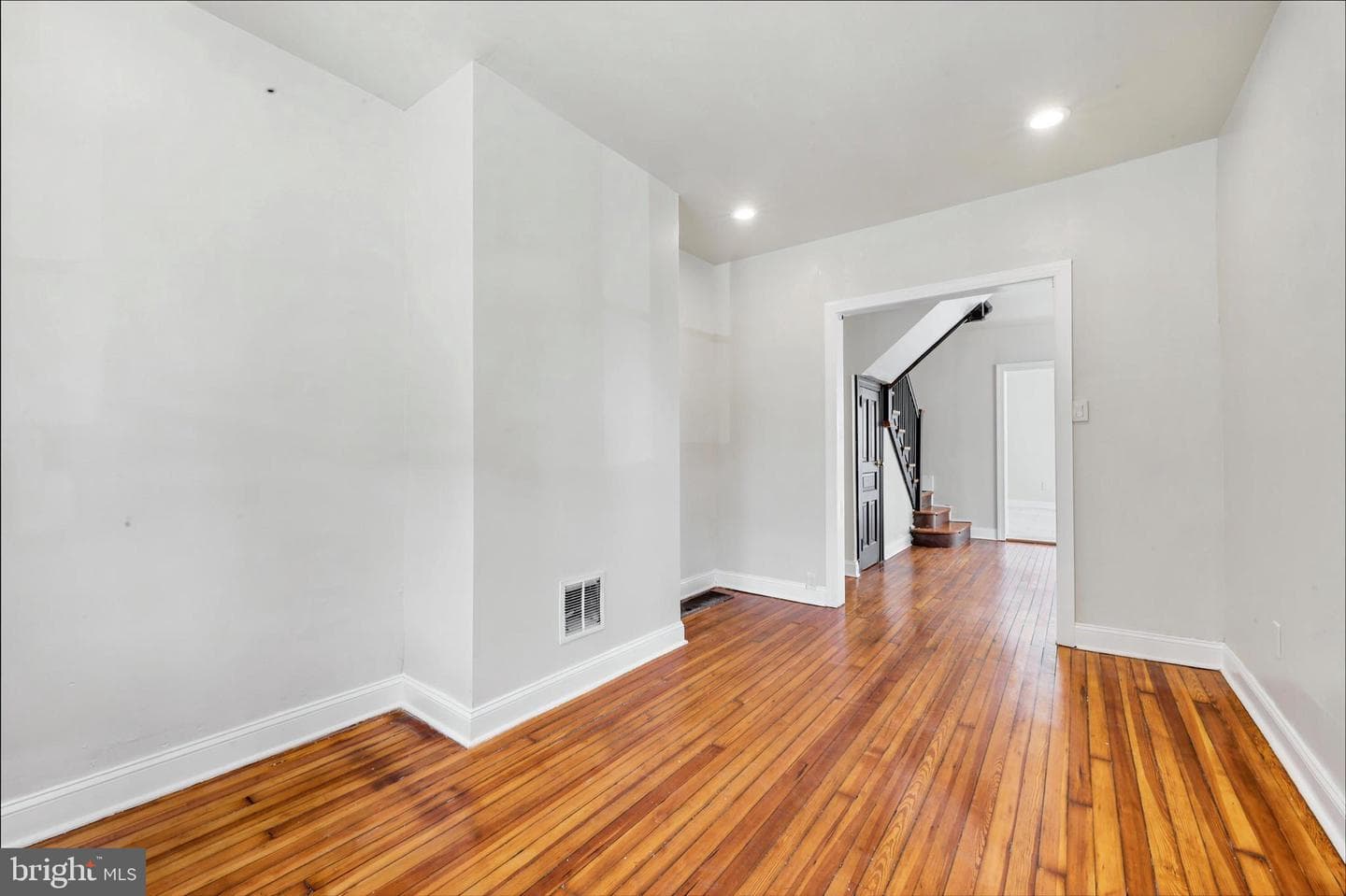 51 E High Street photo 4
