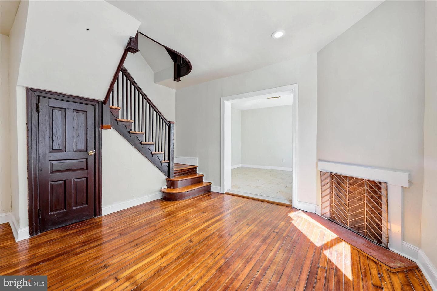 51 E High Street photo 5