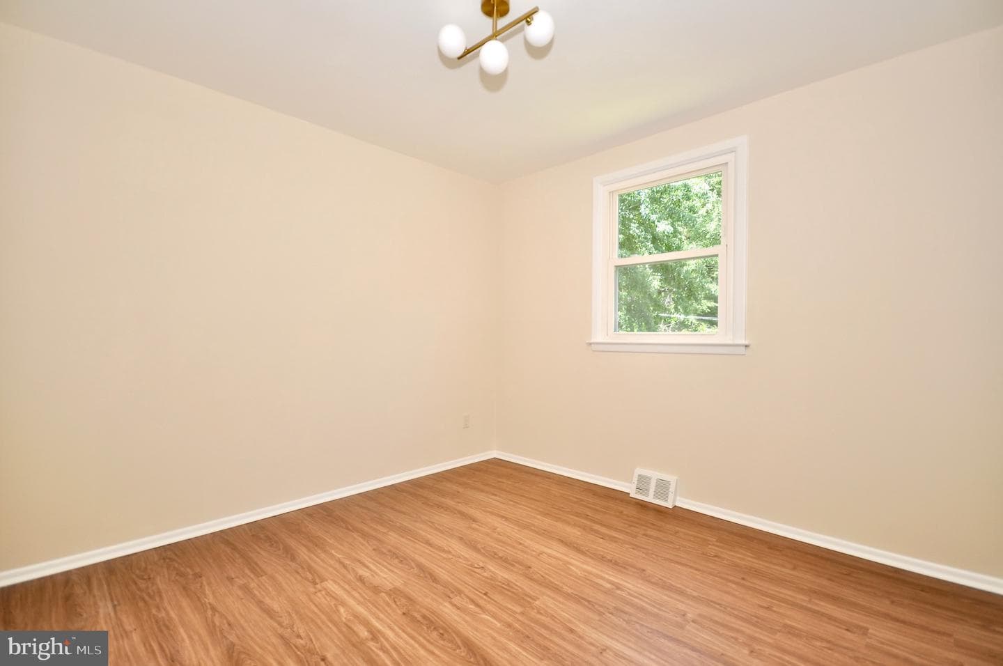 15155 Milford Street photo 22