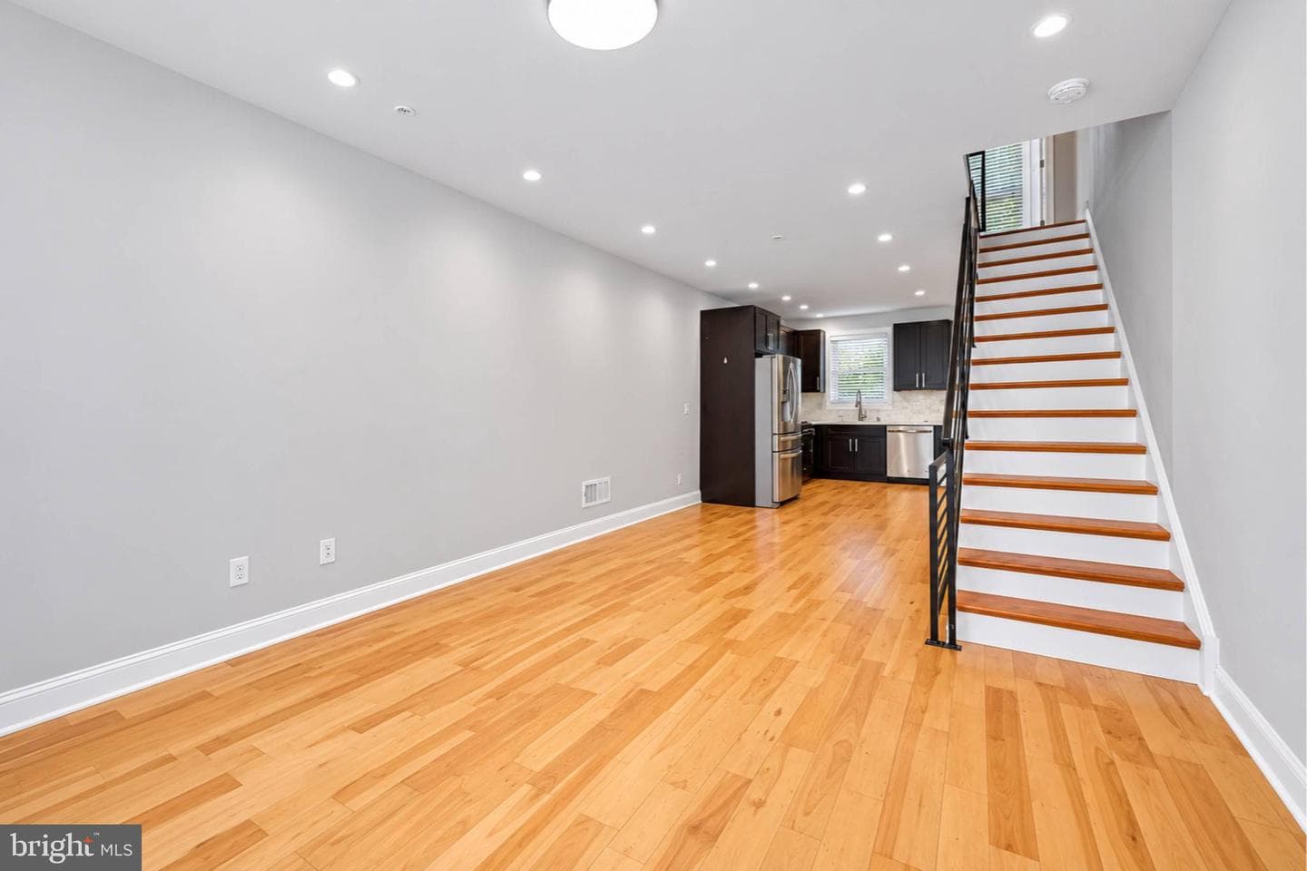 1819 Mountain Street photo 39