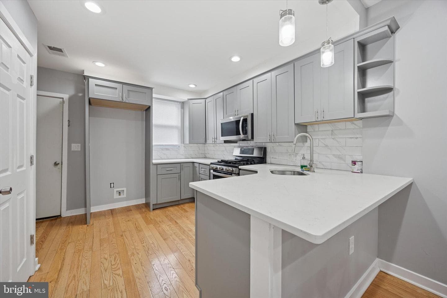 2036 N Darien Street photo 6