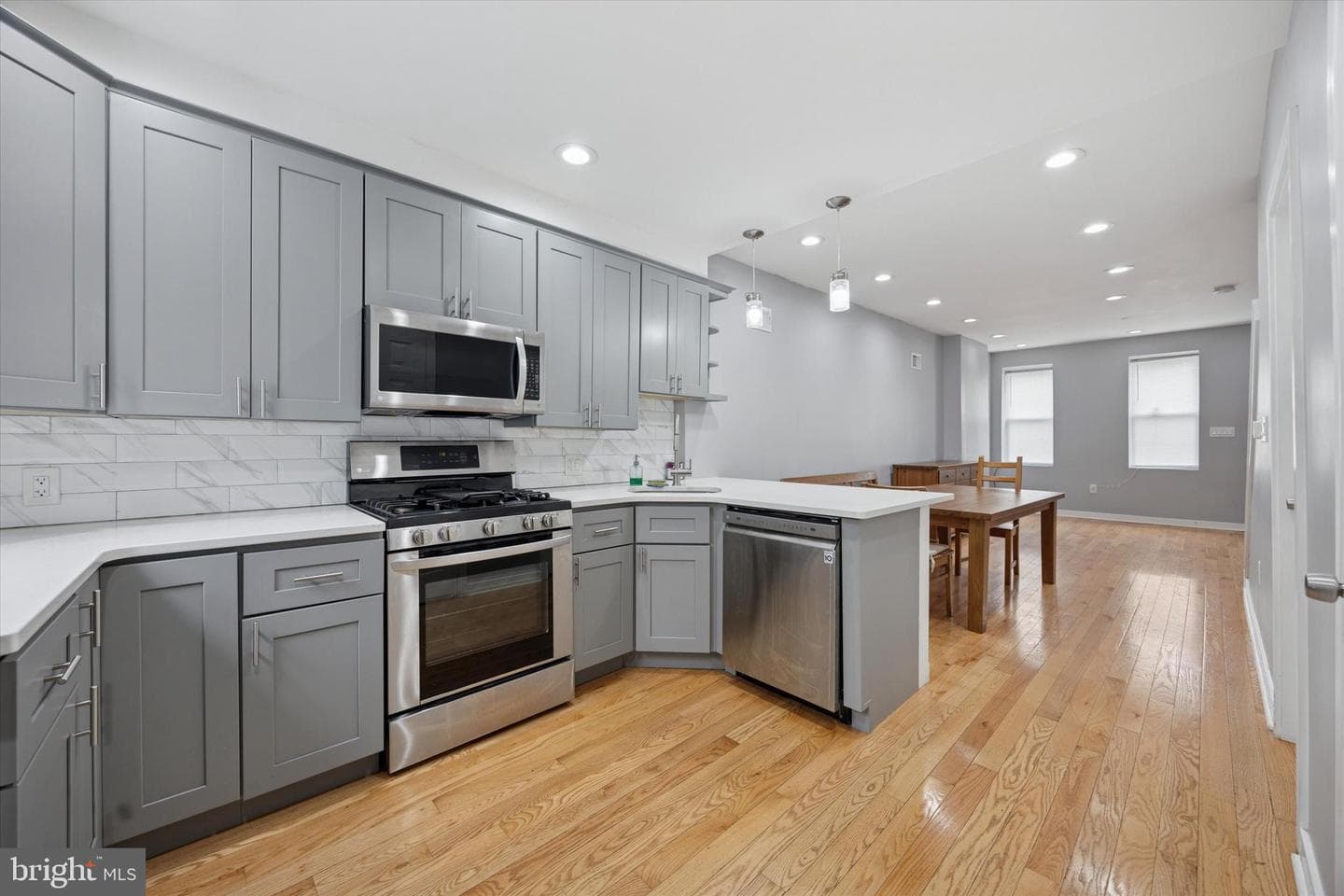 2036 N Darien Street photo 7