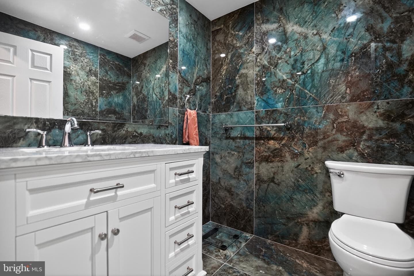 8906 Sylvia Lane photo 13