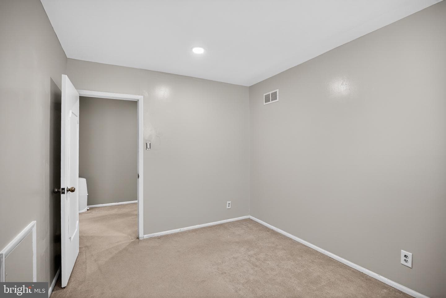 8906 Sylvia Lane photo 18