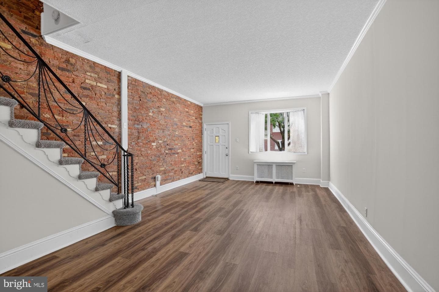 2932 E Thompson Street photo 3