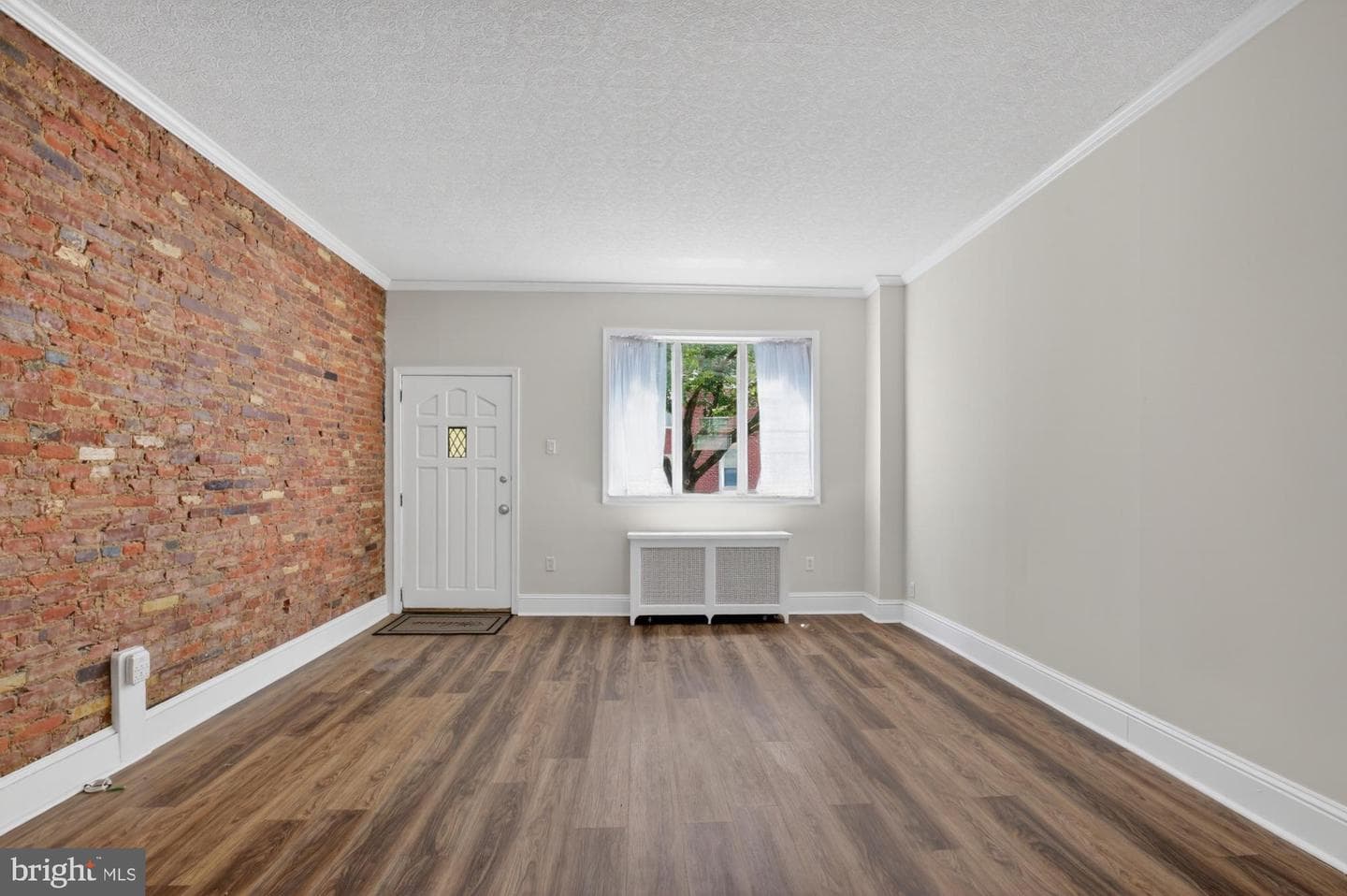 2932 E Thompson Street photo 5