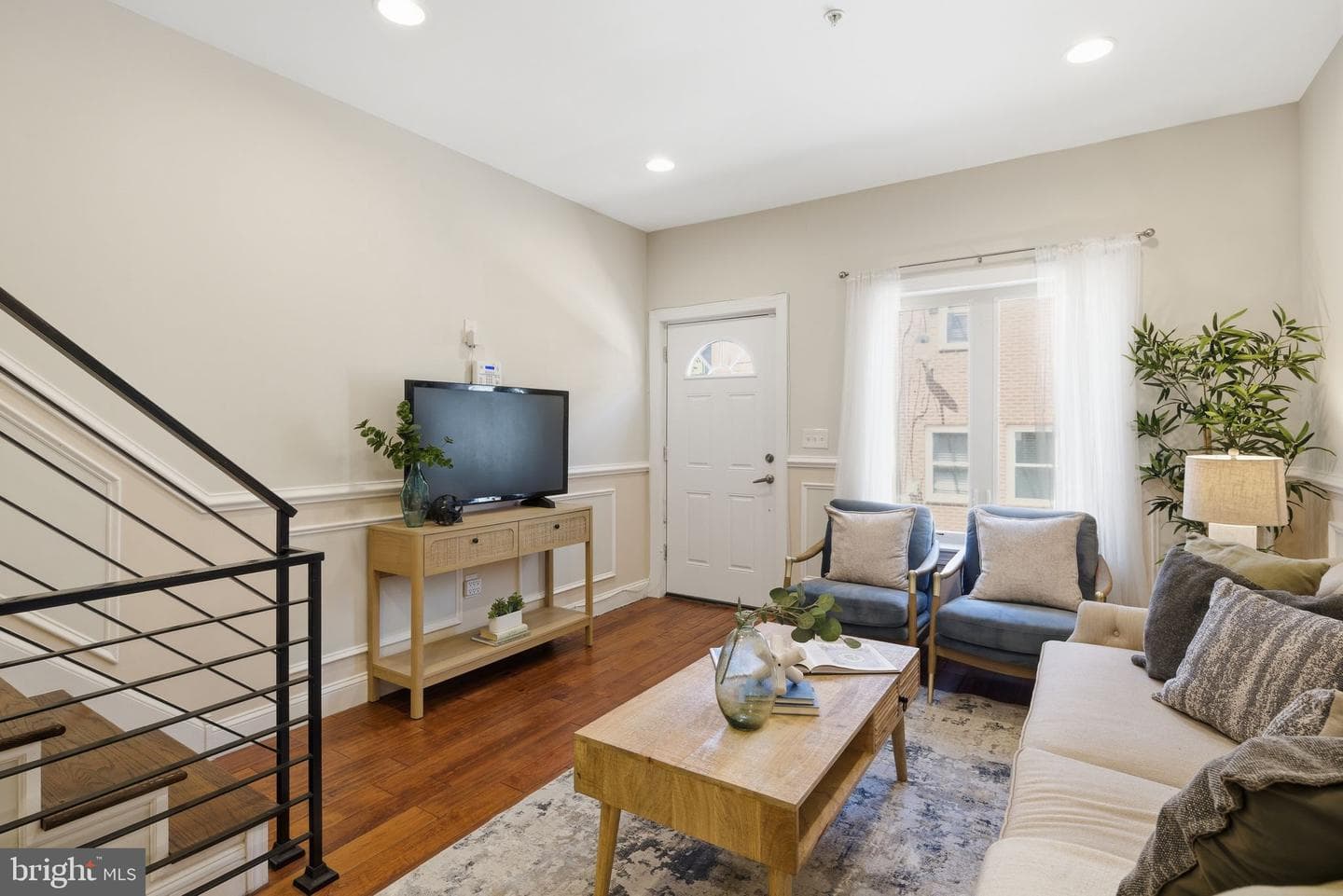2340 Greenwich Street photo 3
