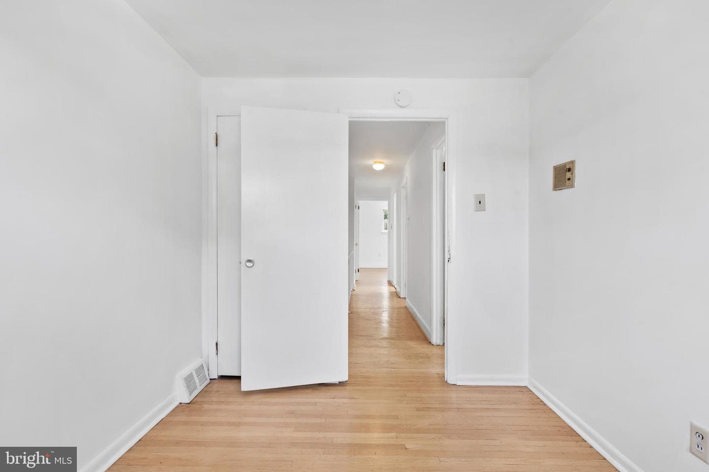 2731 Tolbut Street photo 4